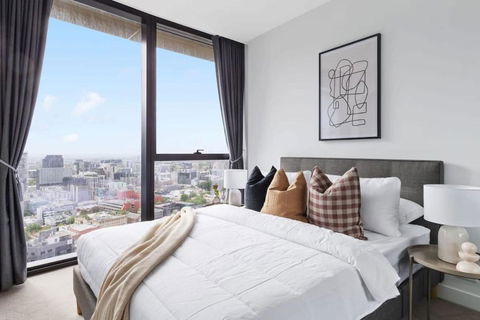 An Amazing 2BR Apt At Sapphire By The Gardens - Accommodation Bookings 1