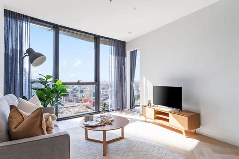An Amazing 2BR Apt At Sapphire By The Gardens - Accommodation Bookings 4