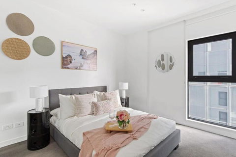 An Amazing 2BR Apt With City Views In Southbank - Accommodation Bookings 1