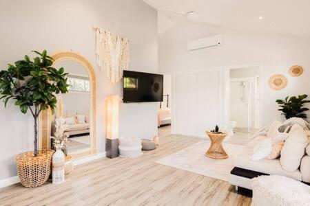 An Idyllic Boho Style Retreat High-end Kitchenware - Accommodation Bookings 1