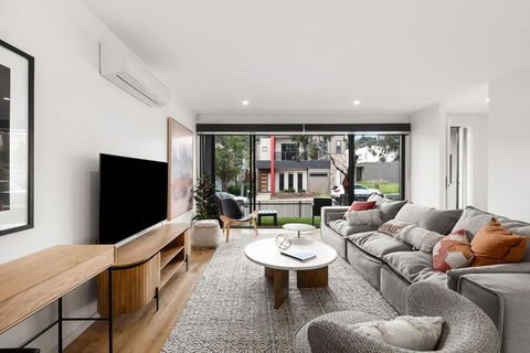 Anchorage Villa - Pet Friendly Marina Townhouse By The Beach - Accommodation Bookings 3