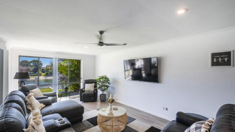 Anchorage Waterfront Unit In Yamba - Accommodation Bookings 3