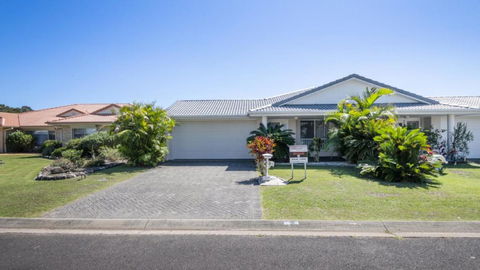 Anchorage Waterfront Unit In Yamba - Accommodation Bookings 0