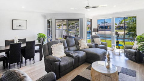 Anchorage Waterfront Unit In Yamba - Accommodation Bookings 2