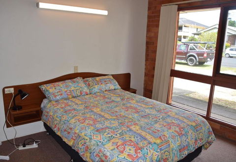 Anglers Lodge 4 - Bring Your Own Linen - Accommodation Bookings 4