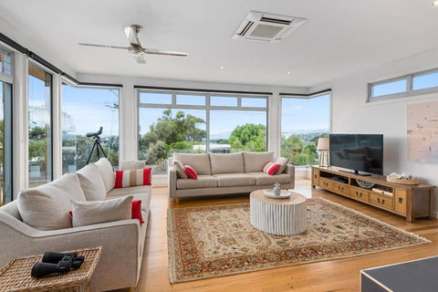 Aires Coastal Beach House Luxury With Ocean Views - Accommodation Bookings 0