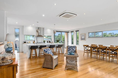 Aires Coastal Beach House Luxury With Ocean Views - Accommodation Bookings 1