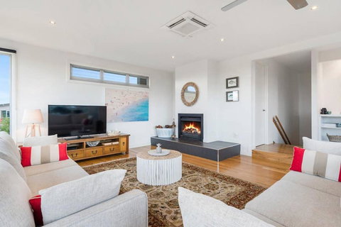 Aires Coastal Beach House Luxury With Ocean Views - Accommodation Bookings 4