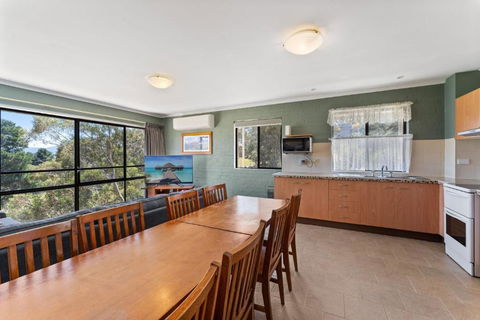 Alpine Mountain View 18 - 4BR L Mountain Views L Swimming Pool L Air-Con L WiFi - Accommodation Bookings 1