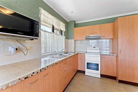 Alpine Mountain View 18 - 4BR L Mountain Views L Swimming Pool L Air-Con L WiFi - Accommodation Bookings 3