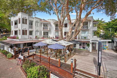 Alassio Apartments With Direct Pool Access Palm Cove - Accommodation Bookings 3