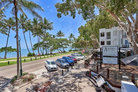 Alassio Apartments With Direct Pool Access Palm Cove - Accommodation Bookings 4