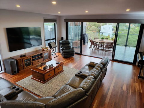 Alogara House, Modern, 6 Bedrooms With Hot Tub And Views - Accommodation Bookings 2