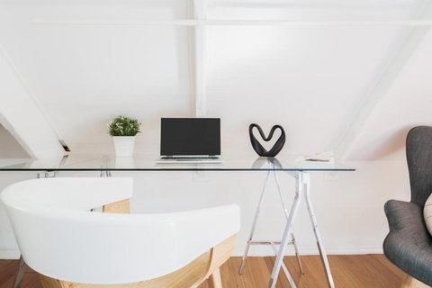 Amazing Apartment, Beautiful Location - FREE WIFI - Accommodation Bookings 3