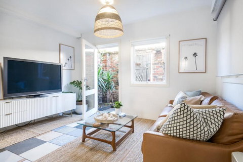 Amazing Apartment, Beautiful Location - FREE WIFI - Accommodation Bookings 1