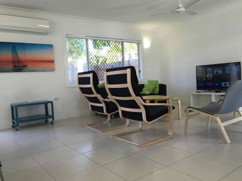 Airy Home - 3 Bedrooms & Office - Accommodation Bookings 1