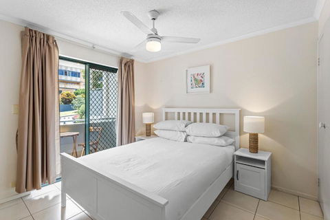 Albion Convenient Hideaway With Parking & Balcony - Accommodation Bookings 1