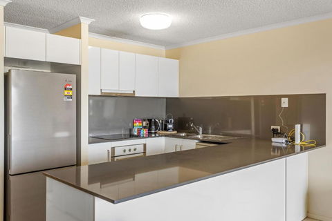 Albion Convenient Hideaway With Parking & Balcony - Accommodation Bookings 2