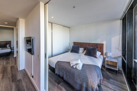 Aura2107, 2 Bedroom Apartment With Balcony, Stunning Yarra River And City Views - Accommodation Bookings 4