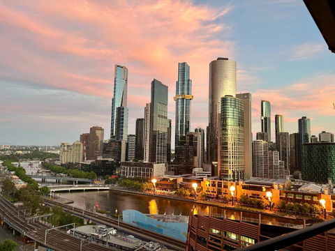 Aura2107, 2 Bedroom Apartment With Balcony, Stunning Yarra River And City Views - Accommodation Bookings 2