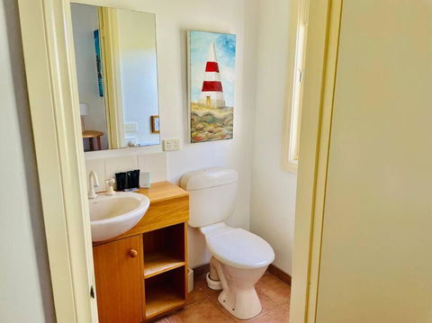 Artist Apartment Between Beach And Main - Accommodation Bookings 4