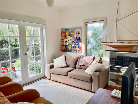 Artist Apartment Between Beach And Main - Accommodation Bookings 0
