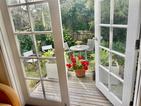 Artist Apartment Between Beach And Main - Accommodation Bookings 1