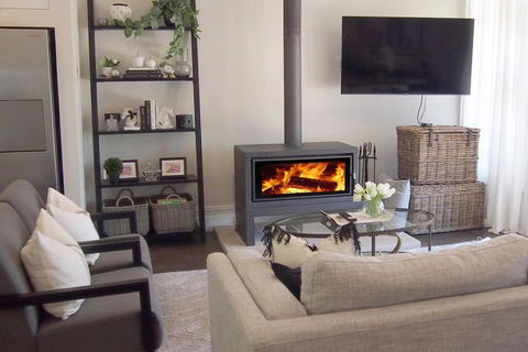 Antler & Oak Cottage: Provincial Luxe In Moss Vale - Accommodation Bookings 4
