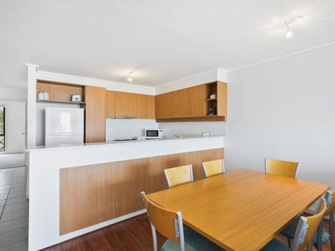 Apartment 11 Pacific Apartments - Accommodation Bookings 2