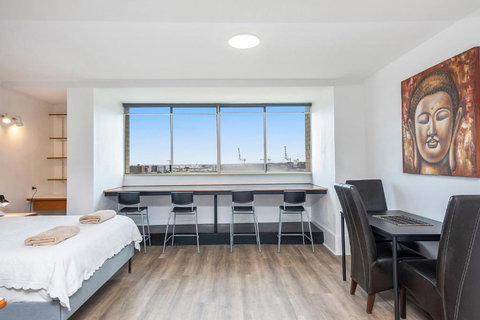 Apartment 201 - Fremantle Studio Apartment With Ocean And Harbour Views - Accommodation Bookings 0