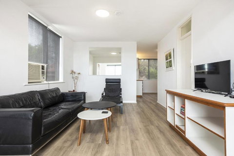 Apartment 201 - Fremantle Studio Apartment With Ocean And Harbour Views - Accommodation Bookings 3