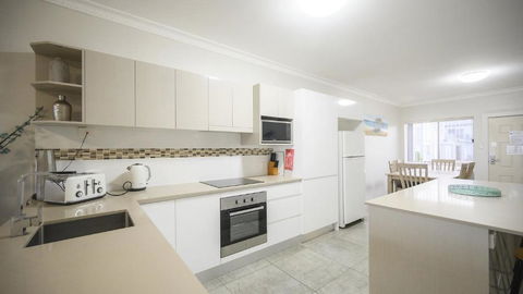 Apartment 5 - The Meridian - Accommodation Bookings 2