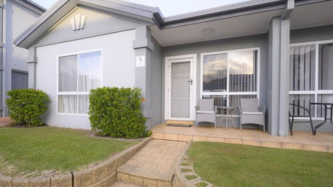 Apartment 5 - The Meridian - Accommodation Bookings 0