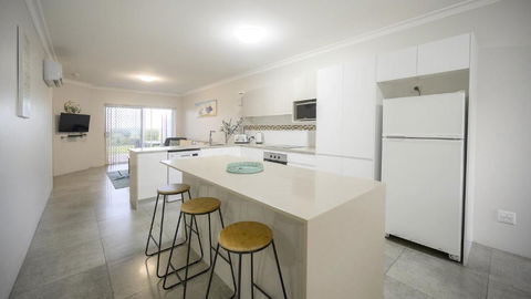 Apartment 5 - The Meridian - Accommodation Bookings 4