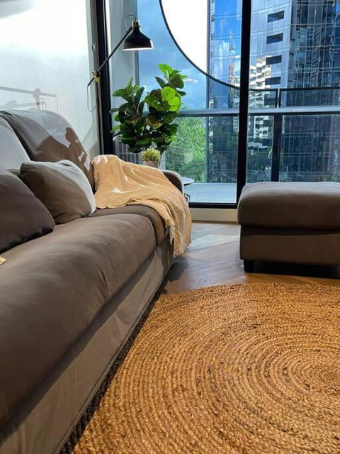 Apartment In Melbourne With Pool - Accommodation Bookings 1