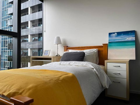 Apartment In Melbourne With Pool - Accommodation Bookings 4