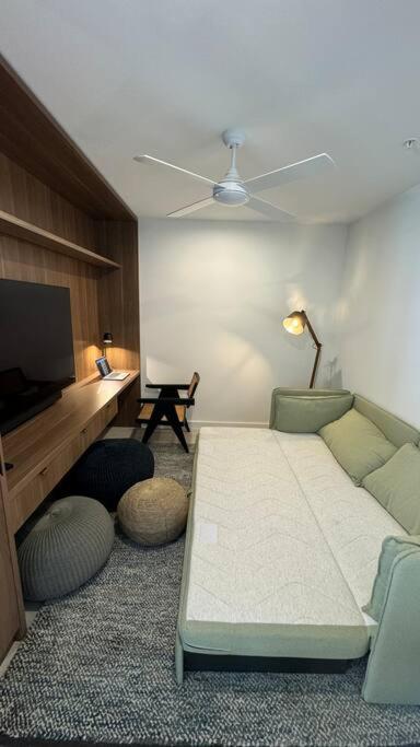 Apartment In Palm Beach - Accommodation Bookings 1