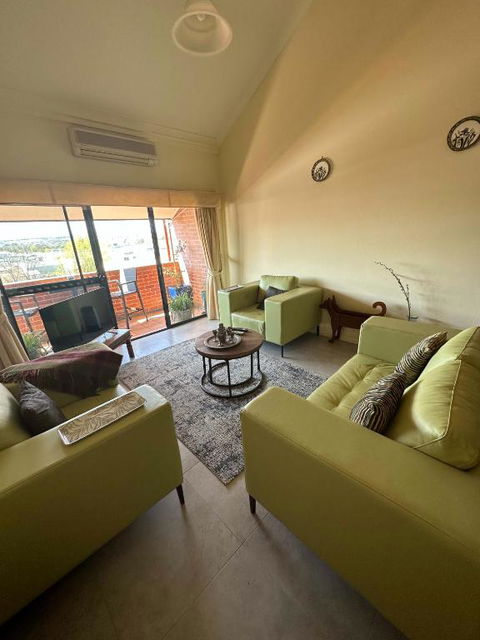 Apartment In The Heart Of Bathurst Walk Everywhere - Accommodation Bookings 1