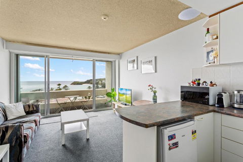 Apartment With Pool Access A Minute To The Beach - Accommodation Bookings 1
