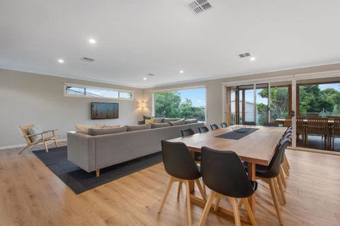 Apollo Grand - Accommodation Bookings 3