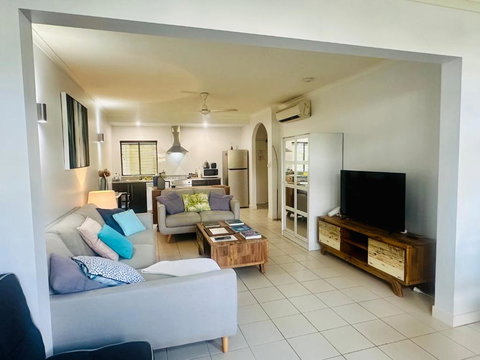 Apartment In Palm Cove - Accommodation Bookings 2