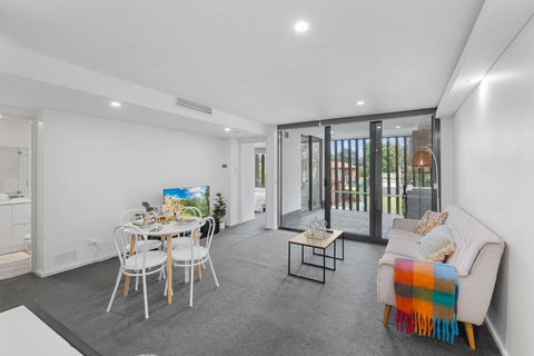 Apt Near Garden City&3km To QSAC - Accommodation Bookings 0