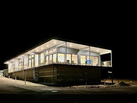 Apt02-The SS James Comrie - Accommodation Bookings 4