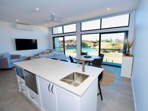 Apt03-The YC Lily May - Accommodation Bookings 0