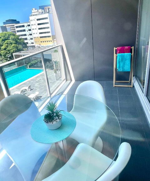 AQUA 306 POOLSIDE Luxury Apartment , Honeysuckle, NEWCASTLE FREE Parking - Accommodation Bookings 2
