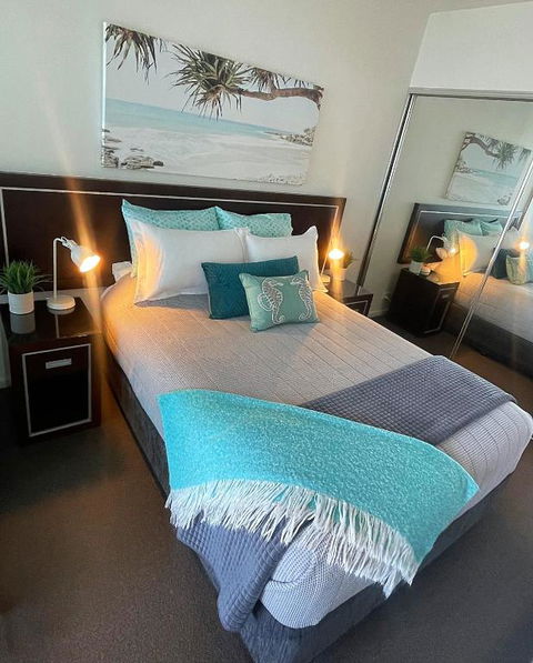 AQUA 306 POOLSIDE Luxury Apartment , Honeysuckle, NEWCASTLE FREE Parking - Accommodation Bookings 3