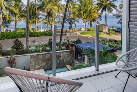 Aqua Aura - Bask In Beachfront Living - Accommodation Bookings 3