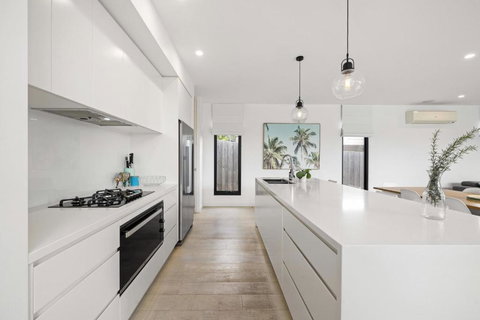 Aqua Luna - Stylish Retreat By Koonya Ocean Beach - Accommodation Bookings 4