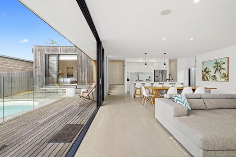 Aqua Luna - Stylish Retreat By Koonya Ocean Beach - Accommodation Bookings 1