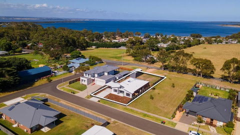 Aqua Views - Accommodation Bookings 1